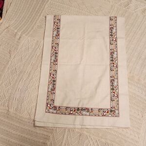 Alba Home table runner with peasant scenes